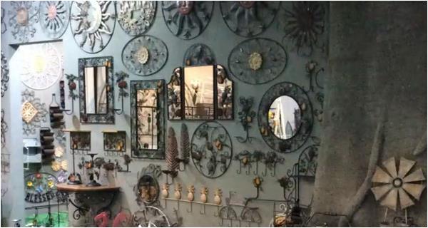 What are the major categories of handicrafts?